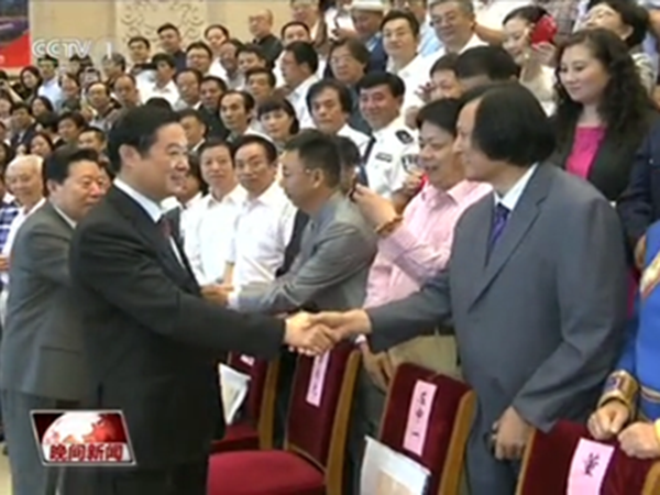 2016年6月13日至15日，中国民间文艺家协会第九次全国代表大会在北京京西宾馆隆重举行，中央政治局委员、书记处书记，中宣部部长刘奇葆，中国文联主席孙家正，中国民间文艺家协会主席潘鲁生等各级领导参加。华艺乐鱼官网注册-乐鱼(中国)
董事长傅绍相参加代表大会，并与刘奇葆部长亲切握手。