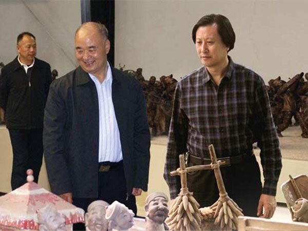 中央政治局委员、中央军事委员会副主席许其亮来华艺乐鱼官网注册-乐鱼(中国)
视察指导，傅绍相总经理介绍乐鱼官网注册-乐鱼(中国)
艺术